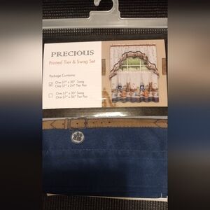 Precious Printed Tier & Swag Set